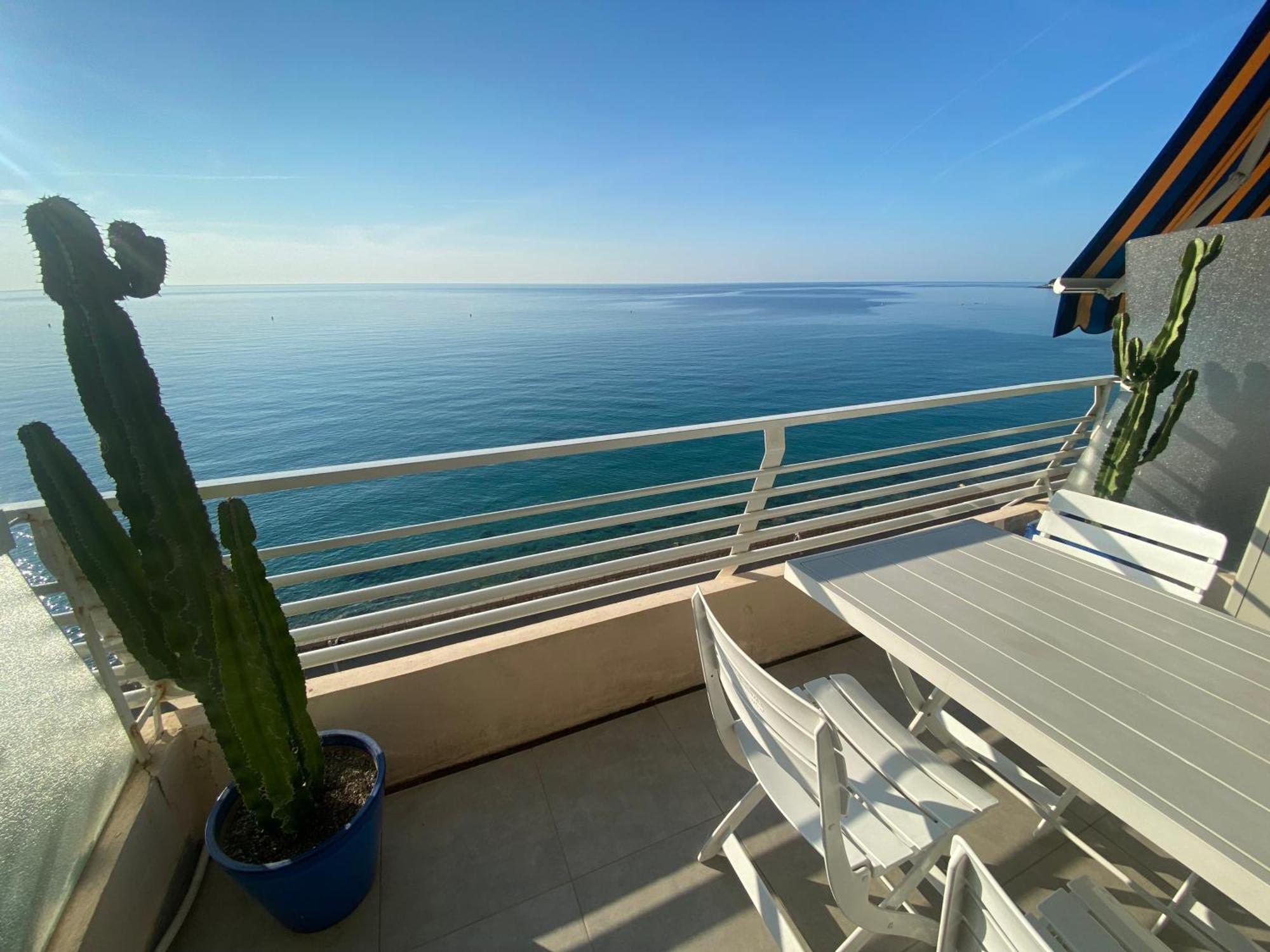 Apartament Sea View Studio, Huge Terrace On The 4Th Floor Mentona Zewnętrze zdjęcie